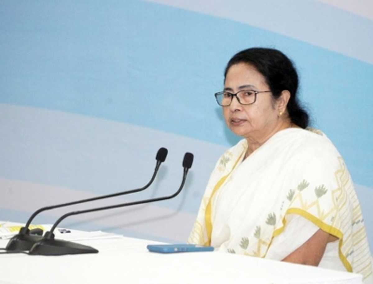 महाराष्ट्र की महिला ने ममता बनर्जी के खिलाफ किया आपत्तिजनक ट्वीट, शिकायत दर्ज महाराष्ट्र की महिला ने ममता बनर्जी के खिलाफ किया आपत्तिजनक ट्वीट, शिकायत दर्ज